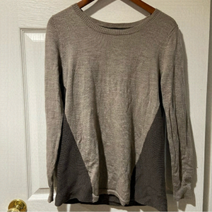 Vintage Tahari 100% merino wool sweater